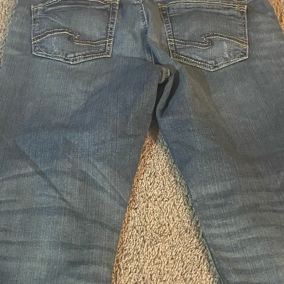 Silver Jeans girlfriend fit straight leg worn very little a little distressed - Picture 6 of 10